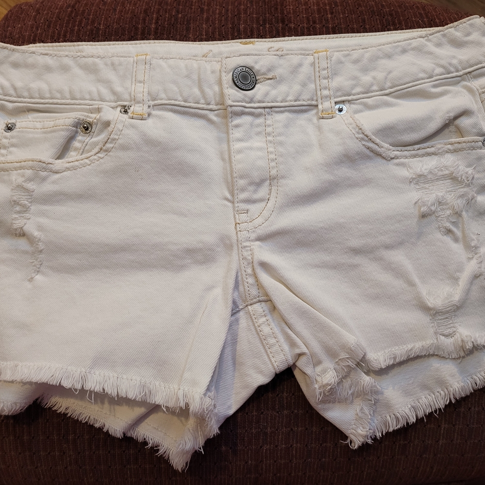 American Eagle Women's White Distressed Denim Shorts Sz.8
